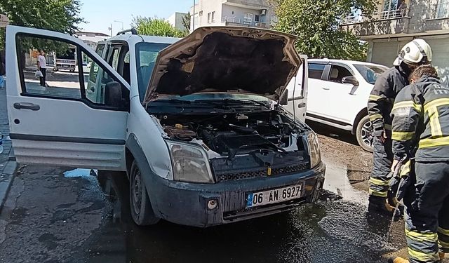 Batman'da seyir halindeki hafif ticari araçta yangın