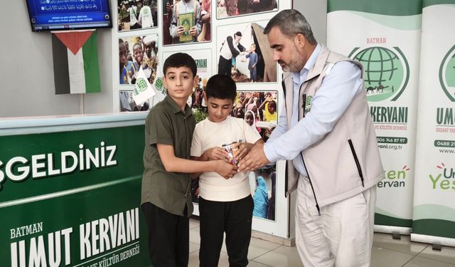 Batmanlı 2 kardeş harçlıklarını Gazze için bağışladı