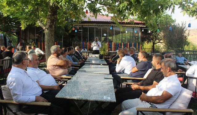 Dinç Elazığ'da vatandaş ve çiftçilerin sorunlarını dinledi