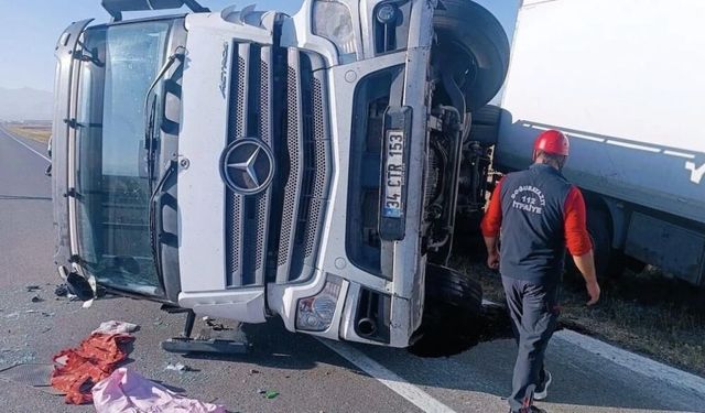 Eşeğe çarpmamak için direksiyonu kırdı: 2 yaralı