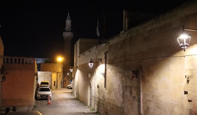 Eski Urfa geceleri aydınlandı: 275 sokağa yeni görünüm
