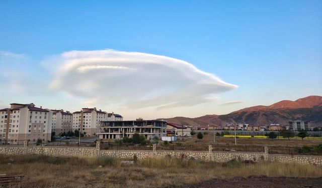 Gökyüzüne bakanlar bir daha baktı! UFO'yu andırıyor