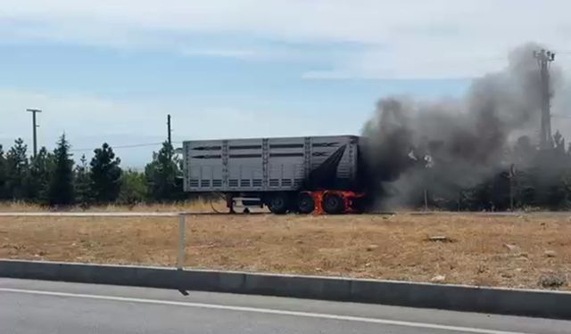 Malatya'da seyir halindeki tırın dorsesinde yangın çıktı