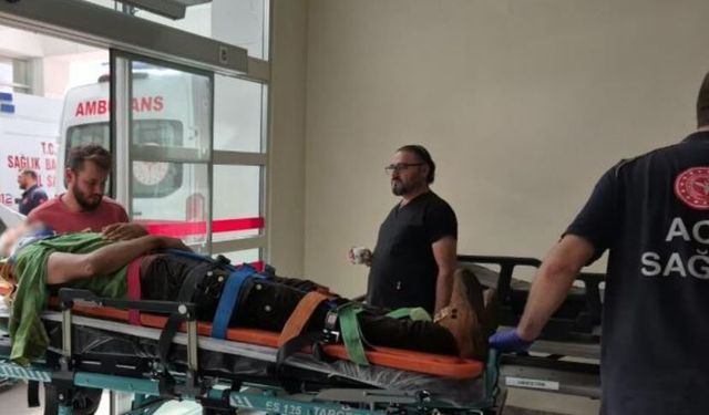 Tütün yüklü römork devrildi, 8 kişi yaralandı