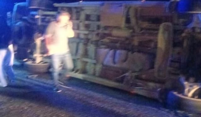 Van'da yolcu minibüsü devrildi: 2'si çocuk 9 yaralı