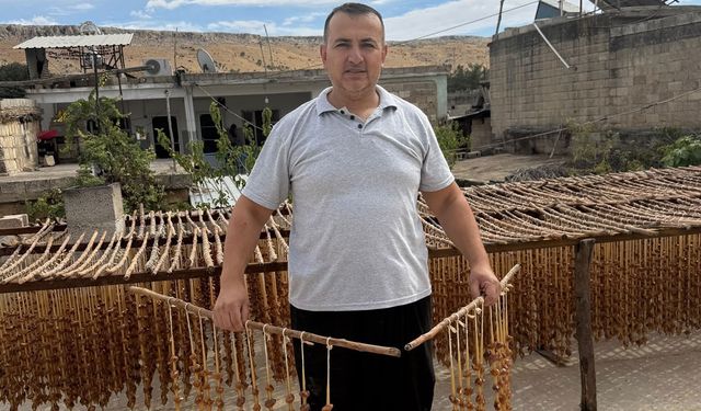 Gaziantep'in yöresel lezzetlerinden cevizli sucuk ve bastık yapımına başlandı