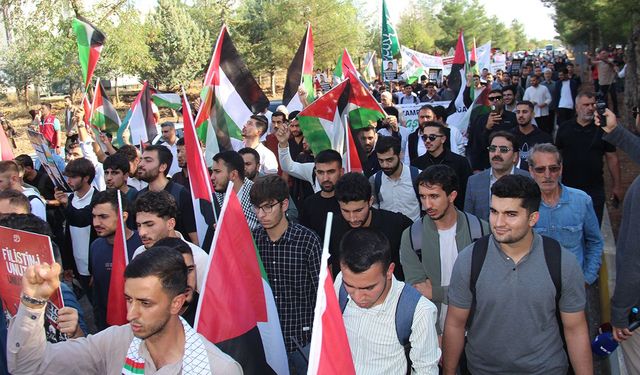 Aksa Tufanı'nın yıl dönümünde Dicle Üniversitesinde Gazze yürüyüşü