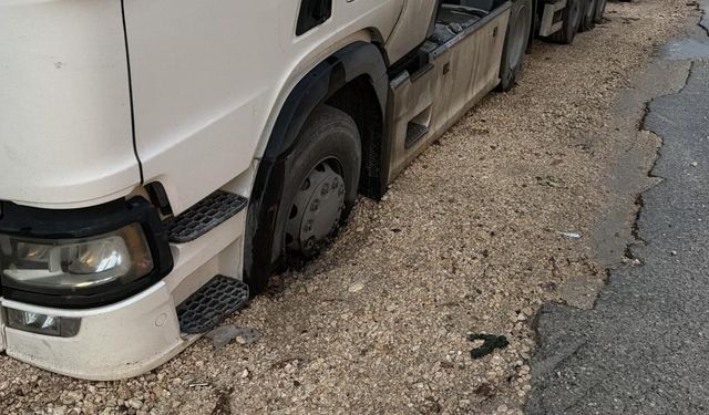 Adıyaman'da sağanak sonrası bazı yollar çöktü