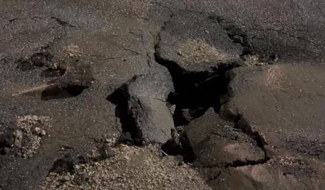 Adıyaman'da sağanak sonrası yollar çöktü