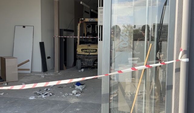 İşçilerin üzerine mermer blok devrildi: 1 ölü, 1 ağır yaralı