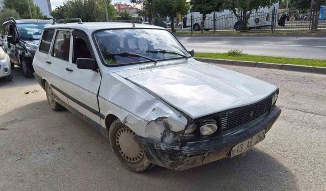 Otomobil ile elektrikli bisiklet çarptı: Bir yaralı