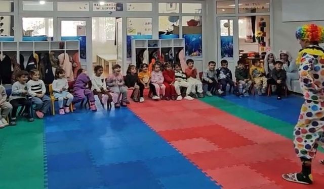 Şırnak'ta minikler diş fırçalamayı tiyatroyla öğrendi