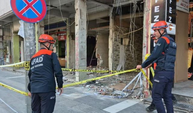 Ağır hasarlı binadan gelen sesler korkuttu! AFAD ve polis bölgeye gitti