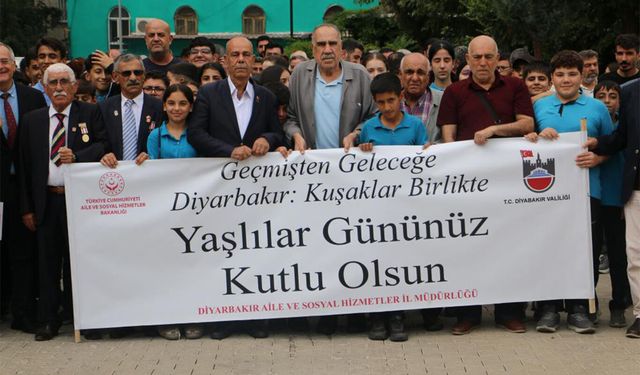 1 Ekim Dünya Yaşlılar Günü için yürüyüş yapıldı