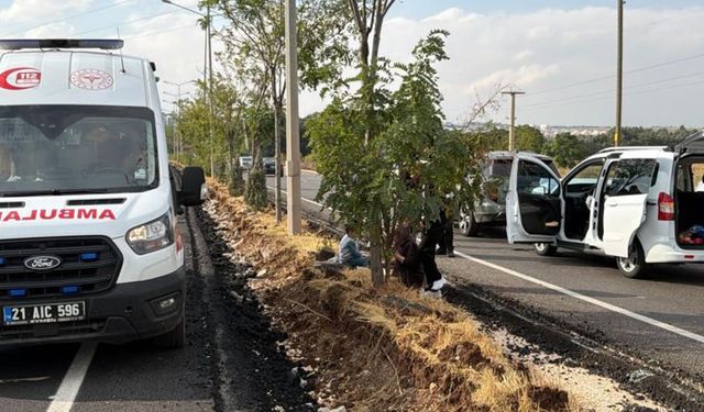 Diyarbakır'da iki araç çarpıştı: 3 yaralı