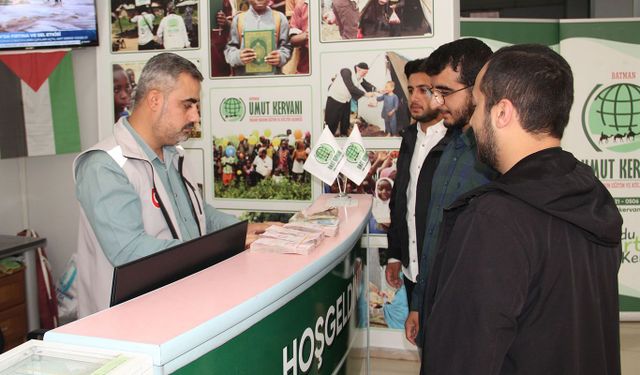 Üniversite öğrencileri kermes gelirini Gazze'ye bağışladı