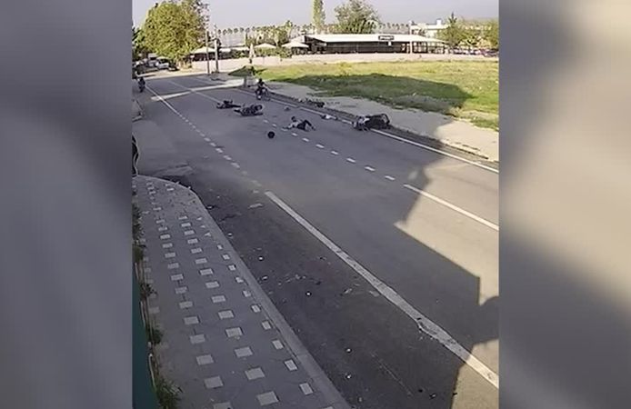 Mardin'de motosiklet yayaya çarptı: 1’i ağır 2 yaralı