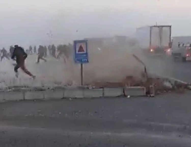 Van’da onlarca aracın karıştığı zincirleme trafik kazası kameralara yansıdı