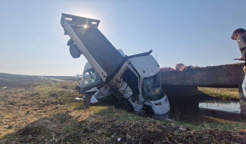 Diyarbakır'da zincirleme kaza: 15'i öğretmen 17 yaralı