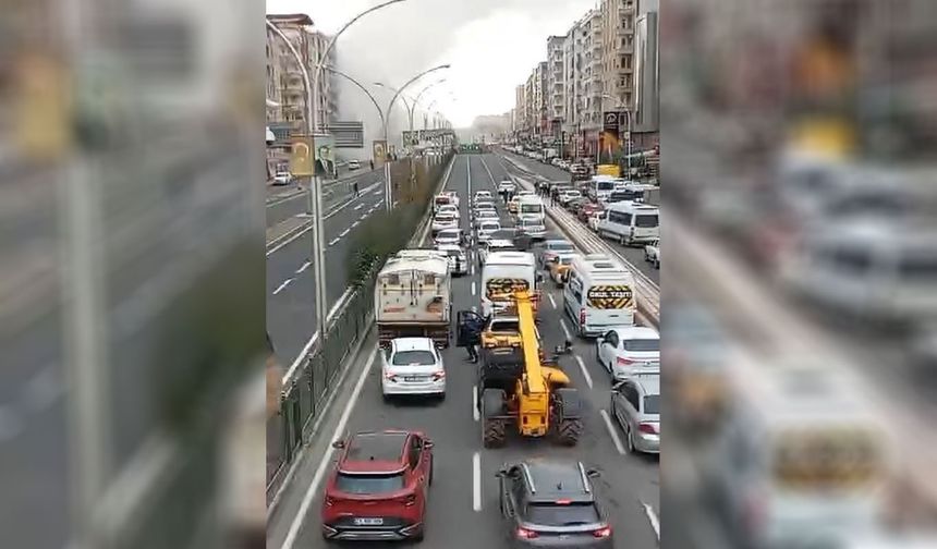 Diyarbakır'da yıkım trafik akışını olumsuz etkiledi