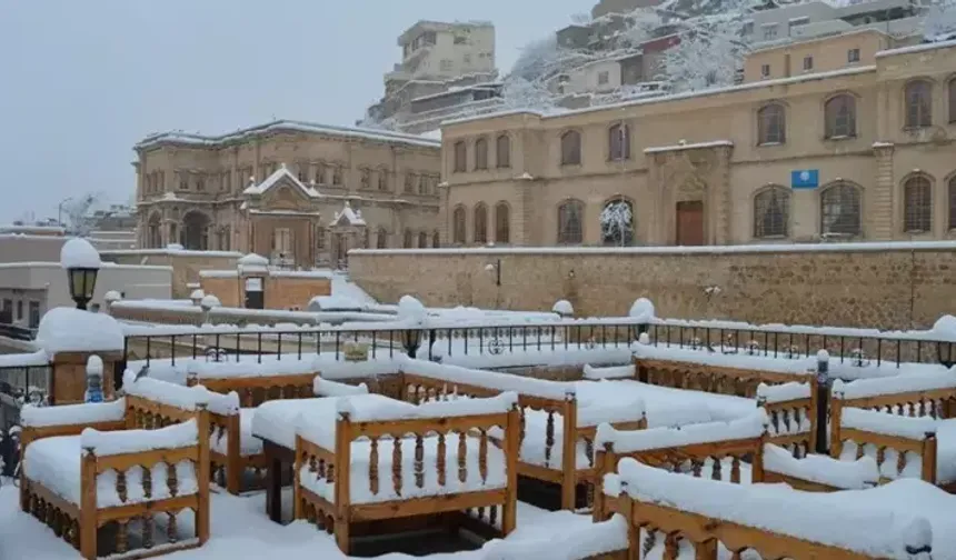 Mardin'e yılın ilk karı yağmasının ardından valilik açıklama yaptı