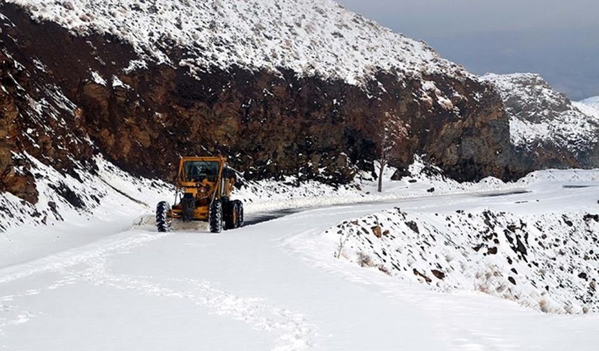 Diyarbakır'da komşu ilçeye giden yol tekrar açıldı