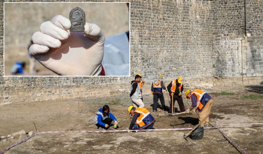 Amida Höyük kazılarında "Çanakkale Savaşı rozeti" bulundu