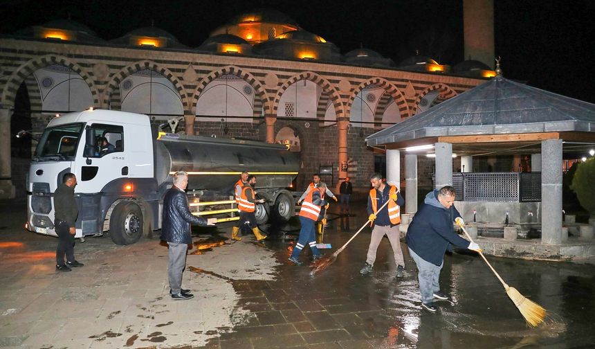 Diyarbakır’da bayram öncesi camilerde hijyen seferberliği