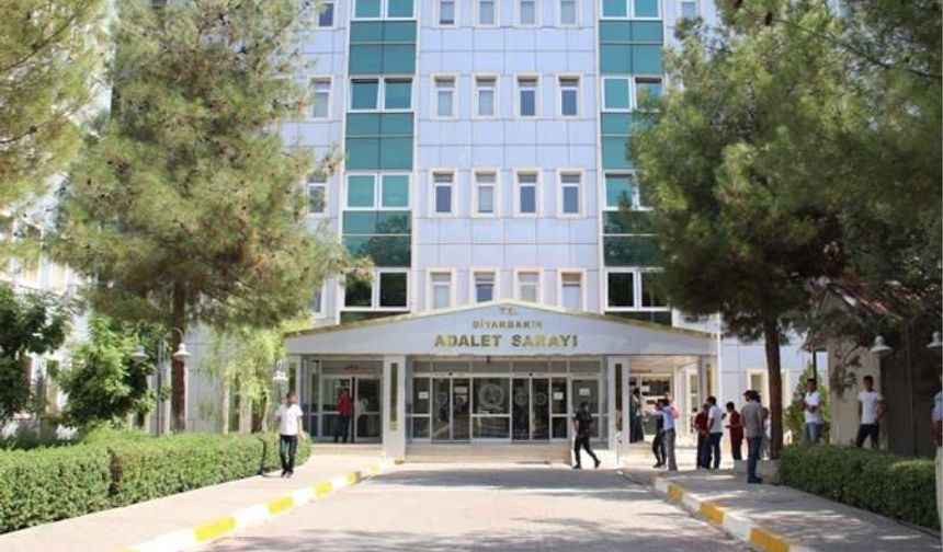 Diyarbakır Adliyesi önünde silahlı kavga paniği