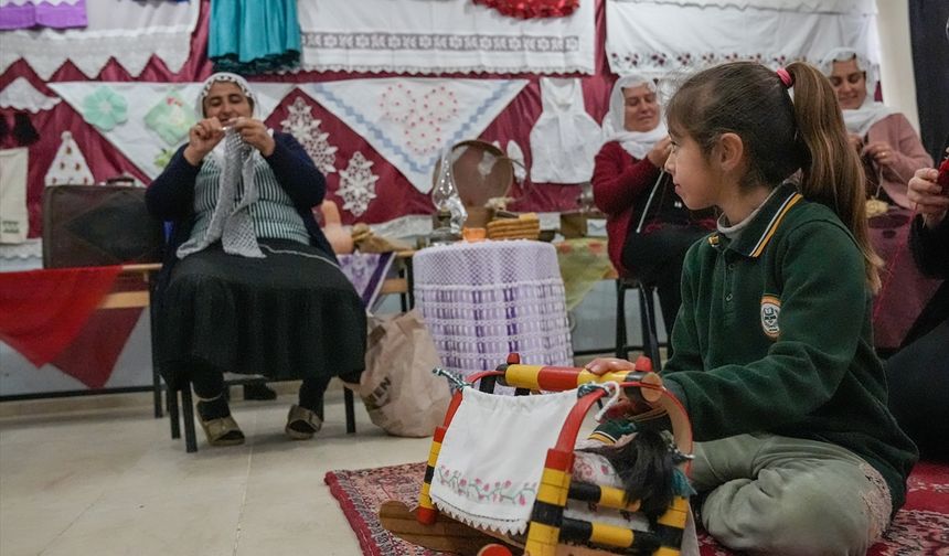 Eski eşyalarla donatılan sınıf, öğrenci ve velilere nostalji yaşatıyor