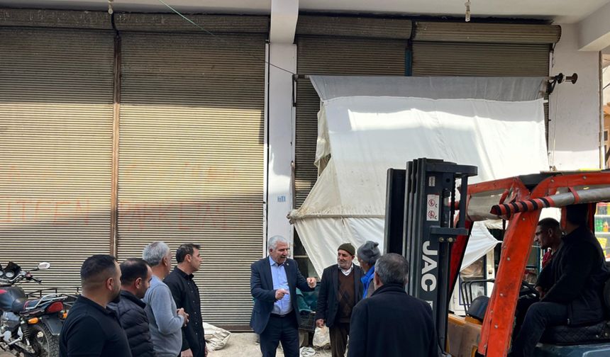 Çermik'te kilitli parke taşı döşeme çalışması yapılıyor