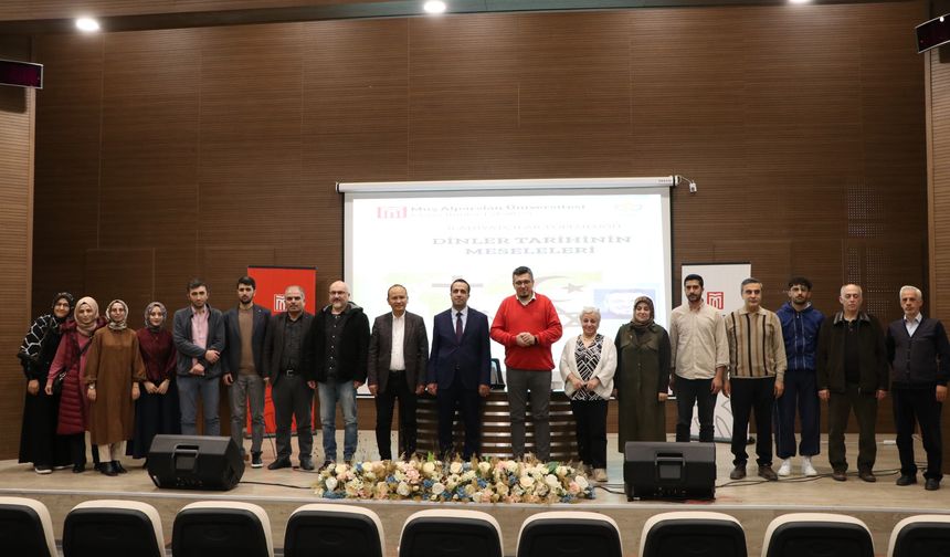 Dinler Tarihinin Meseleleri Konferansı gerçekleştirildi