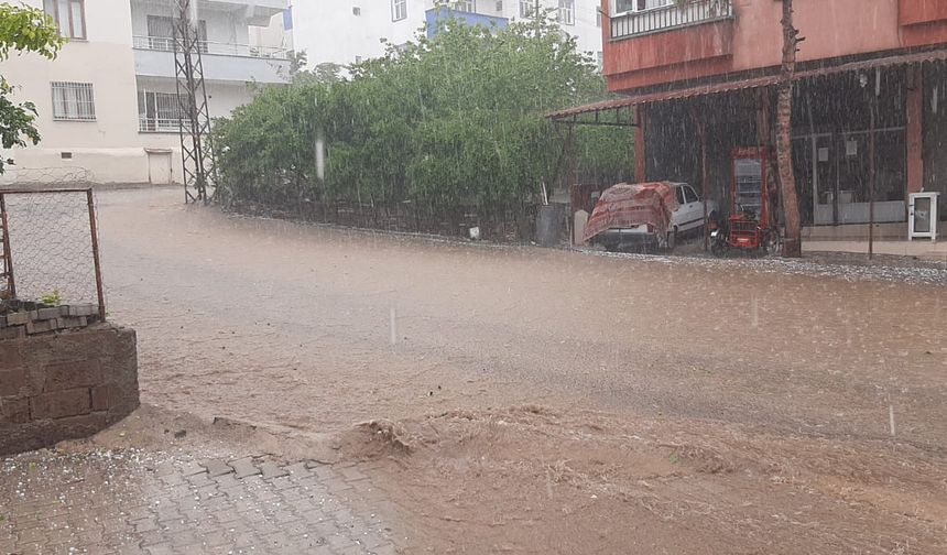 Çermik’te sağanak ve dolu etkili oldu