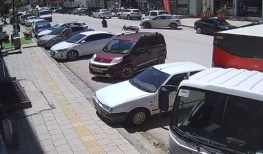 Otomobille çarpışan motosikletin sürücüsü yaralandı