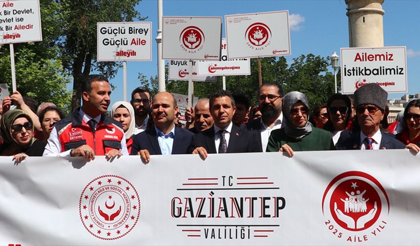 Gaziantep'te Aile Yılı kapsamında kortej yürüyüşü gerçekleştirildi