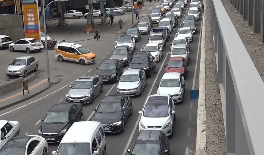 Seyrantepe Kavşağı trafiği çekilmez noktaya geldi