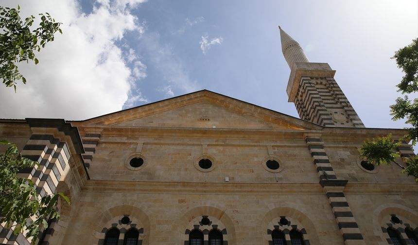 Gaziantep'te tarihi Kurtuluş Camisi yeniden ibadete açıldı