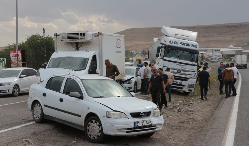 Şırnak’ta zincirleme trafik kazası güvenlik kamerasında