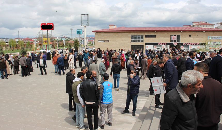 Ağrı'dan 175 hacı adayı kutsal topraklara uğurlandı