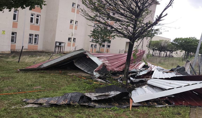 Bingöl’de fırtına: çatılar uçtu, maddi zarar büyük