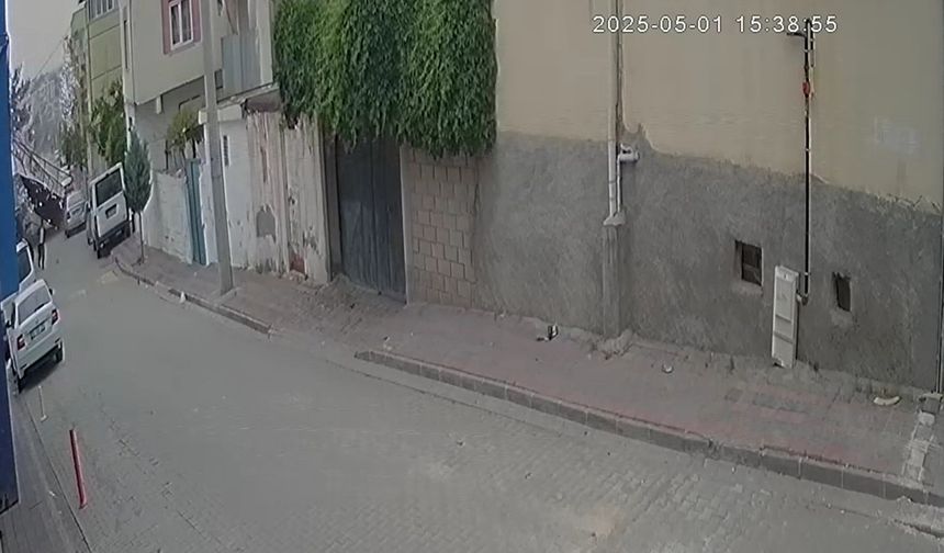 Diyarbakır'da çatının uçma anı kameraya yansıdı