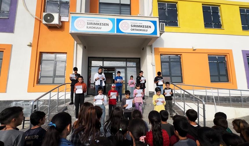 Üniversite öğrencileri Diyarbakır'da "Gelecek Köprüsü Kütüphanesi" açtı