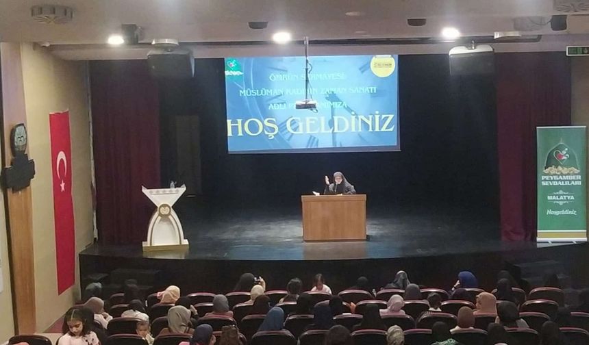 Malatya’da "Müslüman Kadının Zaman Sanatı" konferansı düzenlendi