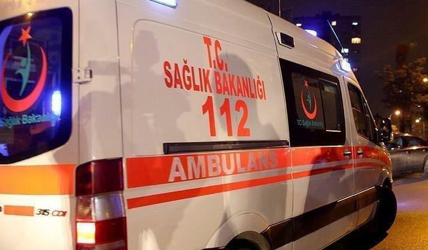 Otomobil ile minibüs çarpıştı: 2 ölü, 8 yaralı