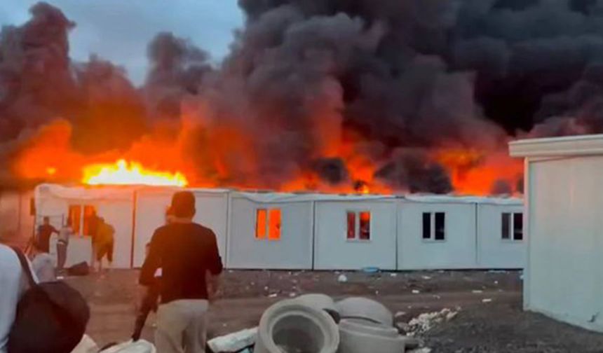 Şanlıurfa'da işçilerin kaldığı 50 konteyner yandı