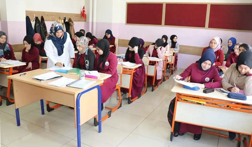 Son sınıf öğrencilerine "hedef temelli destek eğitimi" dersi