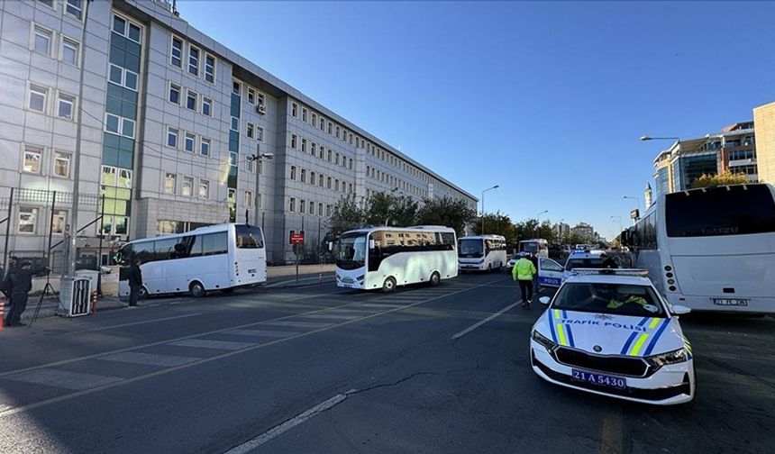 Diyarbakır'da 26 sanıklı "ihaleye fesat karıştırma" davasına başlandı