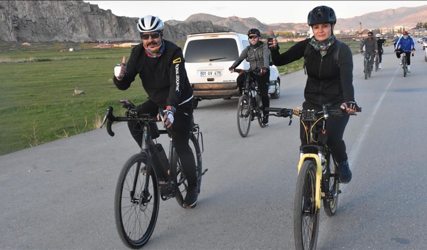 Van'da öğretmenler sağlıklı yaşam için pedal çeviriyor