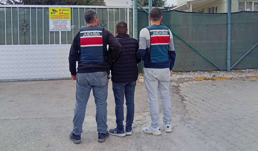 Yasaklı madde satışı yapmaktan aranan şahıs yakalandı