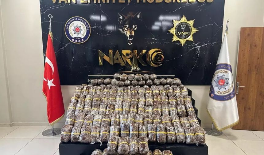 Van'da 84 kilogram esrar ele geçirildi: 2 tutuklama